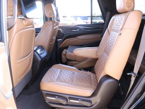 Used 2021 Cadillac Escalade Premium Luxury image 30