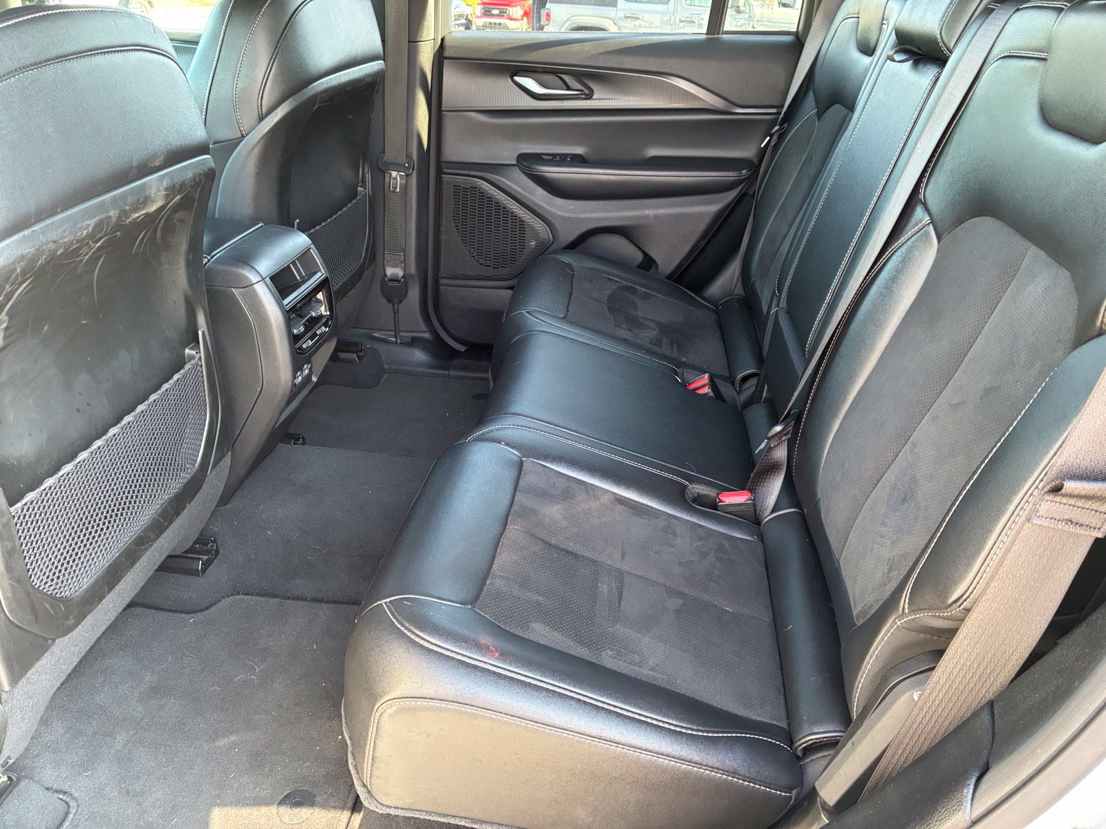 Used 2024 Jeep Grand Cherokee Altitude RWD image 14