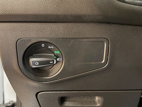 Used 2018 Volkswagen Tiguan SE FWD image 21