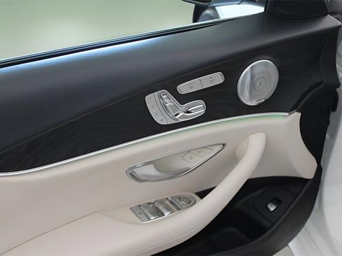 Used 2017 Mercedes-Benz E 300 4MATIC image 11