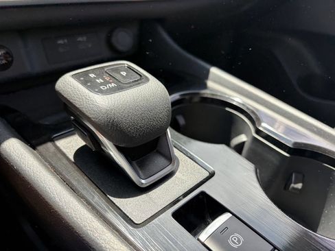 Used 2025 Nissan Rogue SV FWD image 8