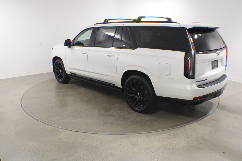 Used 2023 Cadillac Escalade ESV Sport Platinum w/ LPO, ONYX Package AWD/4WD image 4