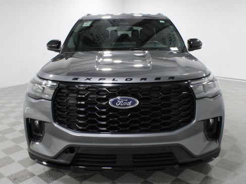 Used 2025 Ford Explorer ST-Line w/ ST-Line Street Pack AWD/4WD image 35