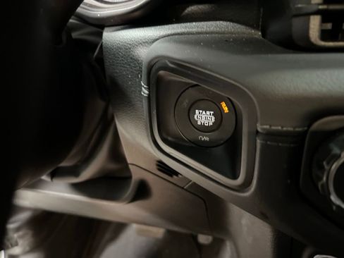 Used 2025 Jeep Wrangler Unlimited Rubicon AWD/4WD image 27