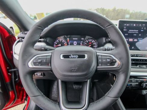 Used 2025 Jeep Compass Limited AWD/4WD image 19
