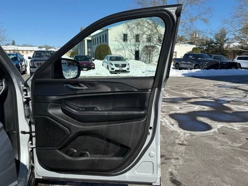 Used 2023 Jeep Grand Cherokee Altitude image 32