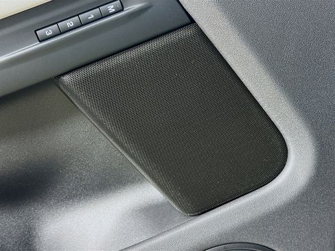 Used 2024 Land Rover Range Rover Evoque Dynamic SE image 25