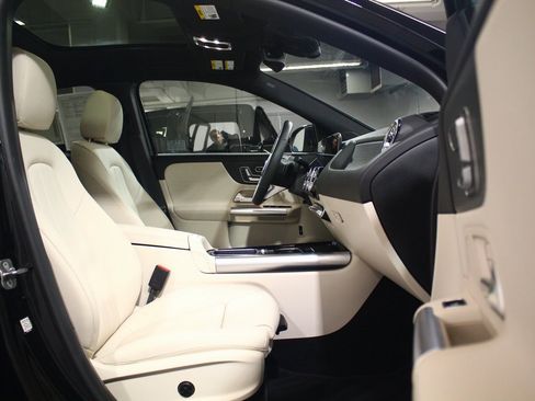 Used 2025 Mercedes-Benz GLA 250 4MATIC image 25