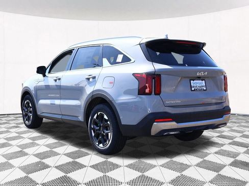 Used 2025 Kia Sorento S w/ Panoramic Sunroof Package image 12