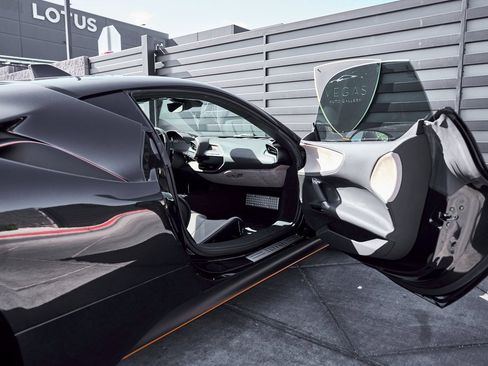 Used 2023 Ferrari SF90 Stradale image 34