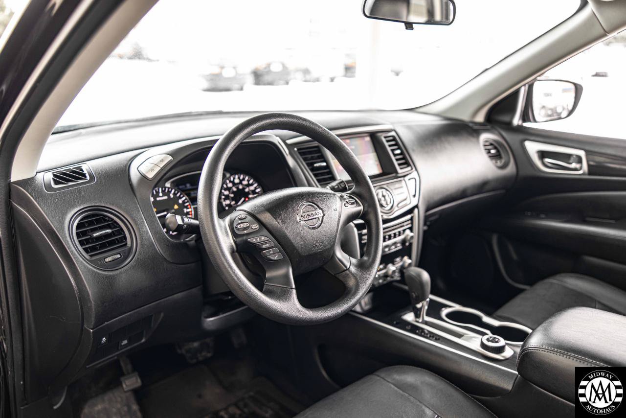 Used 2018 Nissan Pathfinder S AWD/4WD image 13