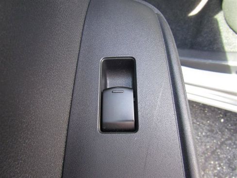 Used 2013 Nissan Versa SV w/ Convenience Pkg image 21