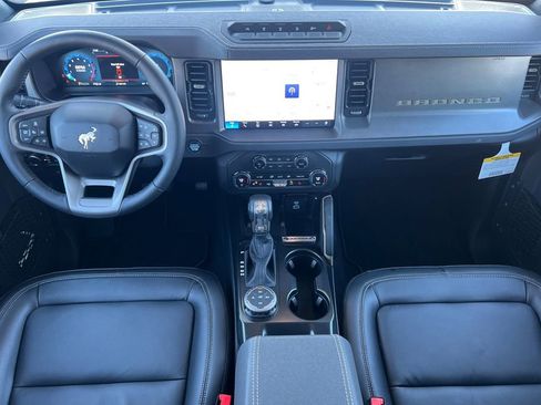 Used 2025 Ford Bronco Badlands image 14