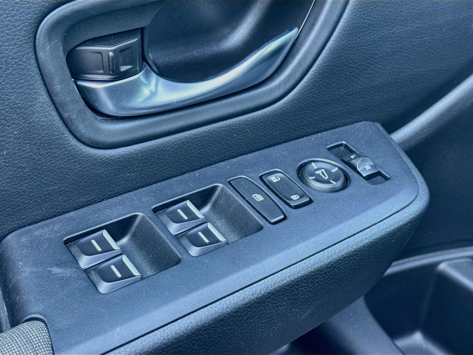 Used 2025 Honda Pilot Sport image 17