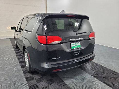 Used 2020 Chrysler Voyager L FWD image 5