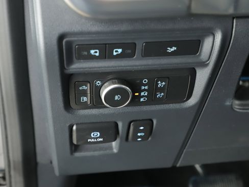 Used 2022 Ford F150 Lariat w/ Tow Technology Package image 11