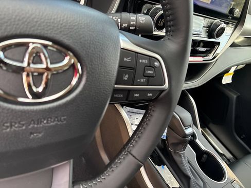 New 2026 Toyota Highlander XLE AWD/4WD image 24