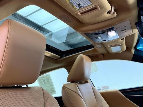 Used 2025 Lexus ES 300h w/ Premium Package image 25