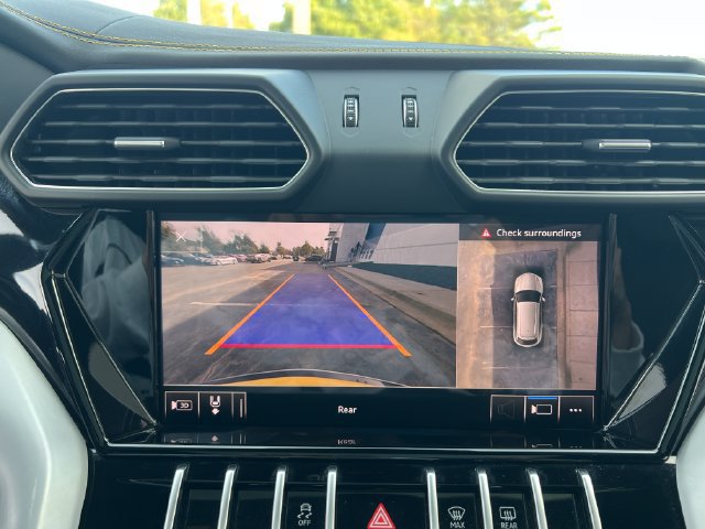Used 2020 Lamborghini Urus AWD/4WD image 28
