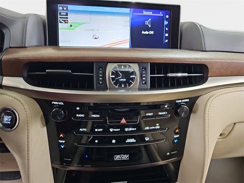 Used 2021 Lexus LX 570 4WD w/ Luxury Package image 23