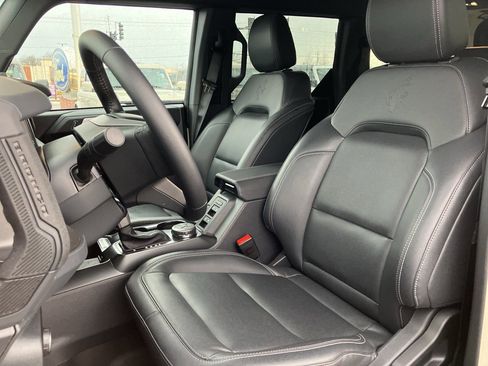 Used 2025 Ford Bronco Big Bend image 25