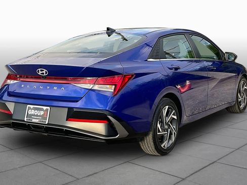 Used 2025 Hyundai Elantra SEL FWD image 13