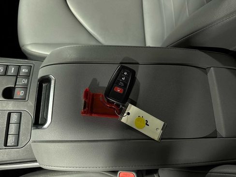 Used 2023 Toyota Highlander XLE image 33