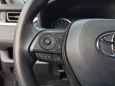 Used 2022 Toyota RAV4 XLE image 19