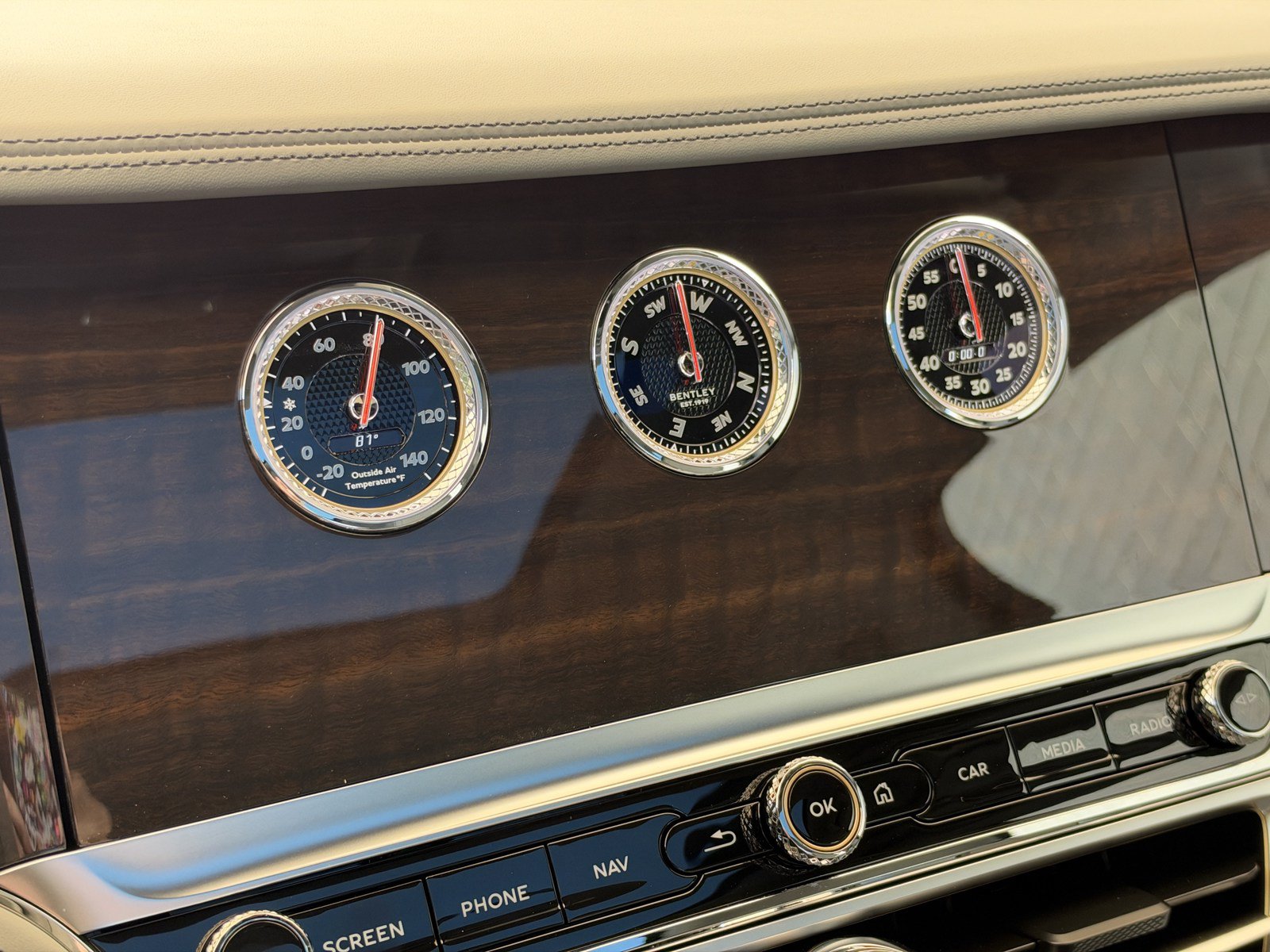 Certified 2025 Bentley Flying Spur Plug-In Hybrid AWD/4WD image 28