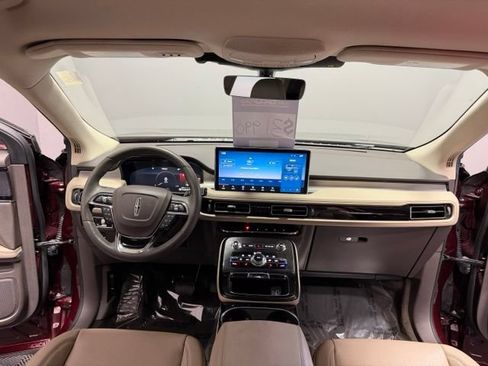 Used 2023 Lincoln Nautilus FWD w/ Premium Package image 31