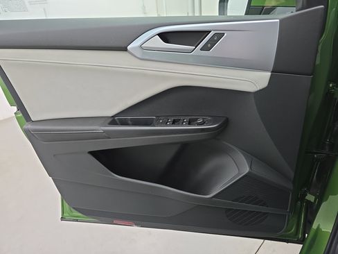 New 2026 Volkswagen Taos SE FWD image 26