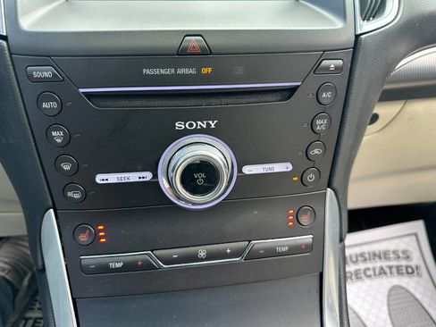 Used 2018 Ford Edge Titanium w/ Technology Package FWD image 13
