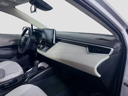 Used 2020 Toyota Corolla LE FWD image 29