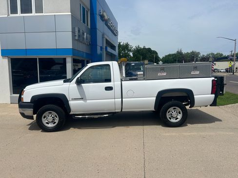 Used 2006 Chevrolet Silverado 2500 W/T AWD/4WD image 1