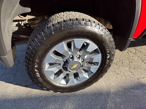 Used 2024 Chevrolet Silverado 2500 LT image 12