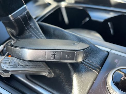 Used 2024 Kia Sorento S image 21