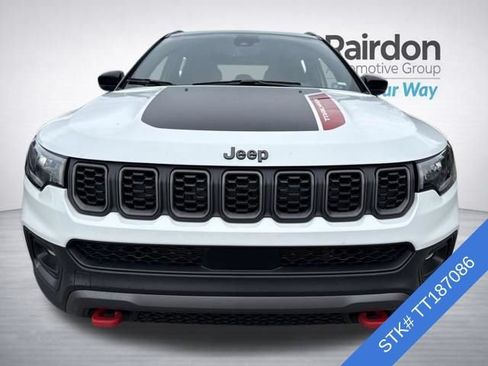Used 2026 Jeep Compass Trailhawk AWD/4WD image 2