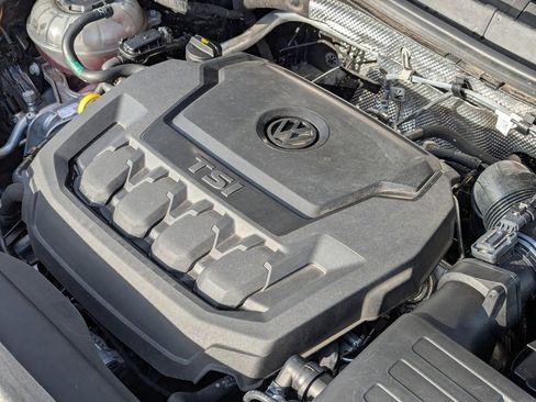 Certified 2022 Volkswagen Tiguan SEL R-Line image 40