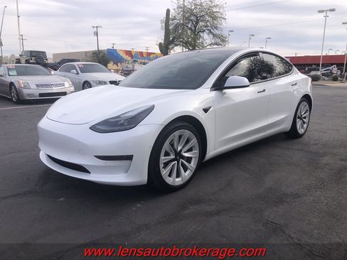 Used 2021 Tesla Model 3 Standard Range Plus image 4
