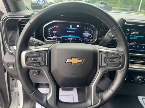 Used 2023 Chevrolet Silverado 1500 LT AWD/4WD image 15