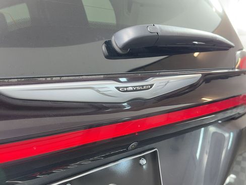 Used 2023 Chrysler Pacifica Touring-L image 20