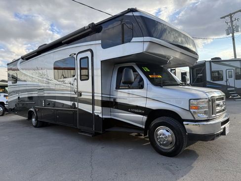 Used 2017 Ford E-450 and Econoline 450 Super Duty w/ Motorhome Prep Package image 36