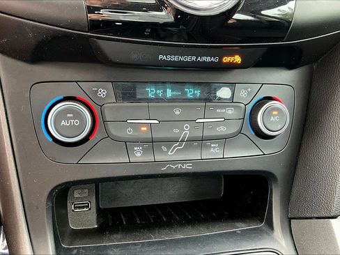 Used 2018 Ford Focus SEL FWD image 12