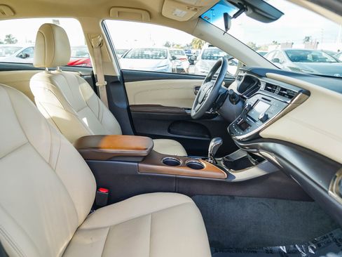 Used 2018 Toyota Avalon XLE image 17