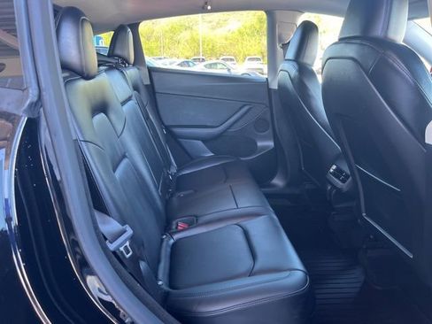 Used 2023 Tesla Model Y Performance image 18
