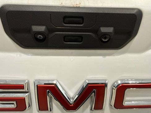 Used 2023 GMC Sierra 1500 SLT AWD/4WD image 9