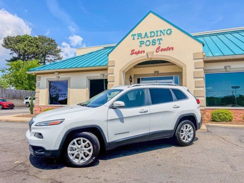 Used 2015 Jeep Cherokee Latitude FWD image 2