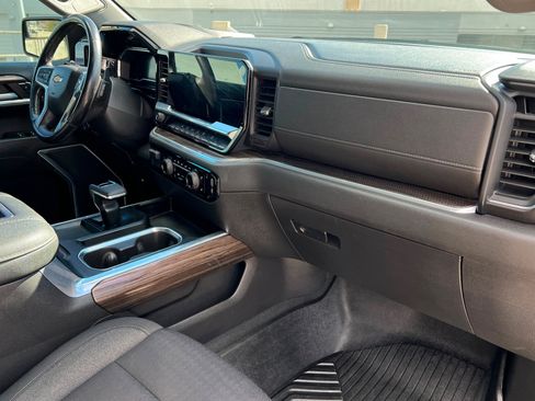 Used 2022 Chevrolet Silverado 1500 LT w/ Z71 Off-Road Package image 20