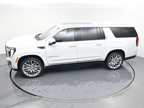 New 2025 GMC Yukon XL Denali w/ Denali Reserve Package image 32