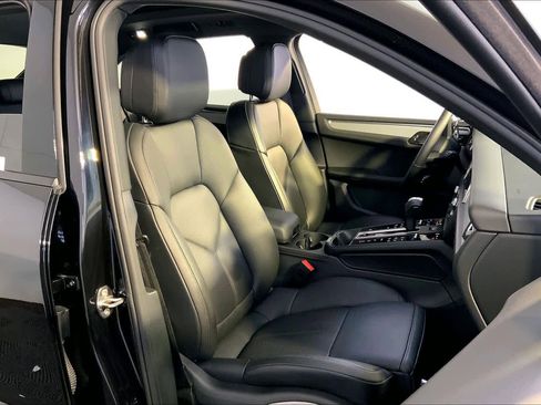 Used 2025 Porsche Macan image 18